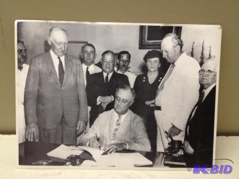 lot 128 image: Lyndon B Johnson Photograph
