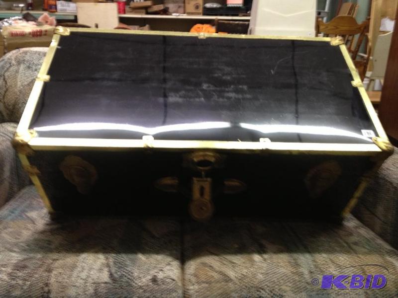 lot 183 image: Vintage Trunk  Nice Shape ...