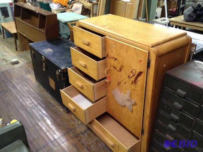lot 191 image: Vintage Dresser  Could use a refinish and som...