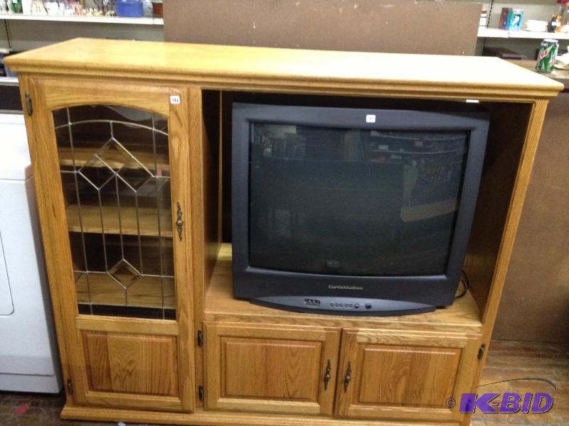 lot 196 image: Oak Entertainment Center