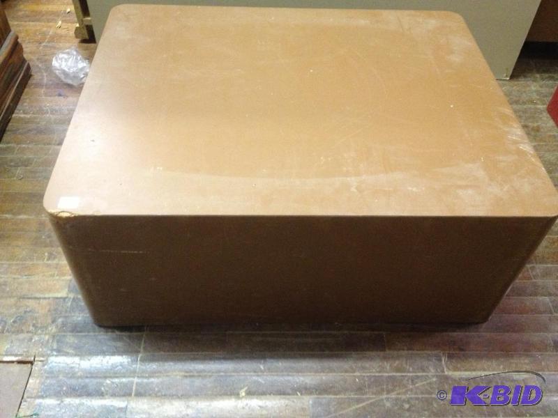 lot 211 image: Vintage End Table  Could use refinishing...