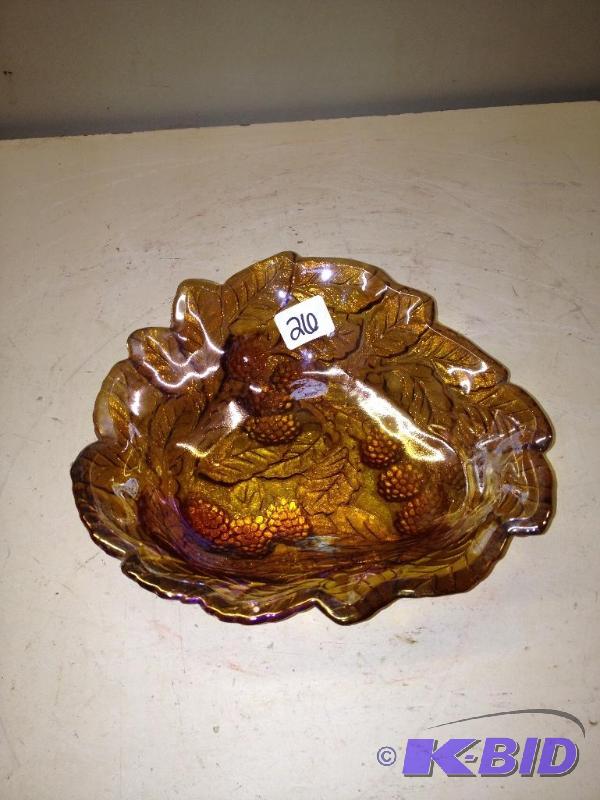 lot 26 image: Antique Iridescent&nbspCarnival Glass Bowl&n...