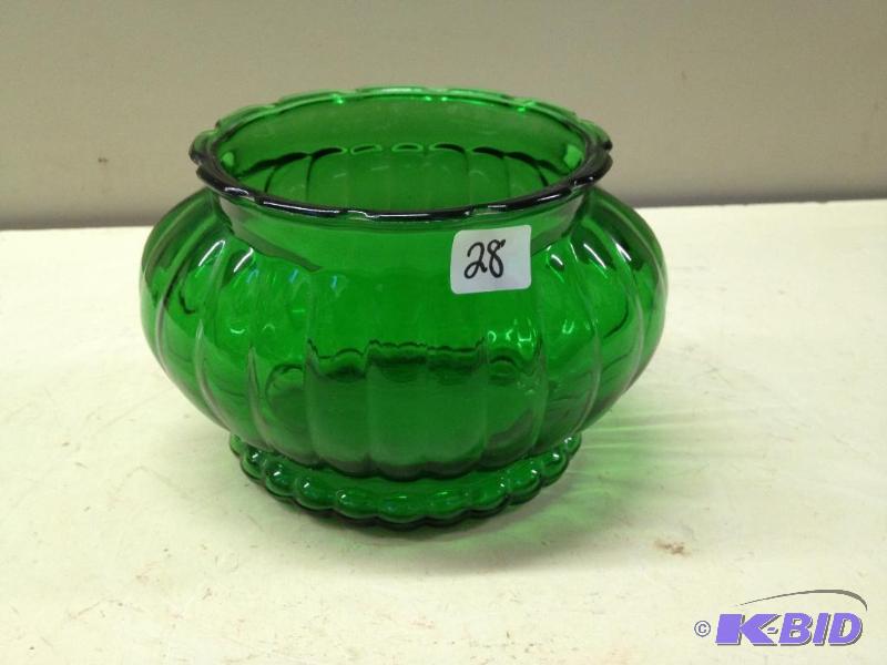 lot 28 image: Vintage Green Glass Vase...