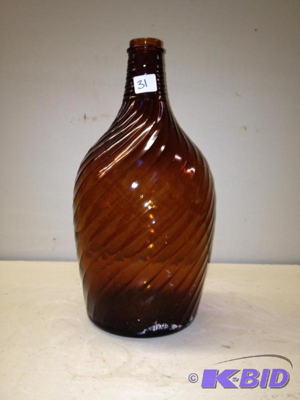 lot 31 image: Vintage DuraGlas 1 Gallon Brown Jug ...