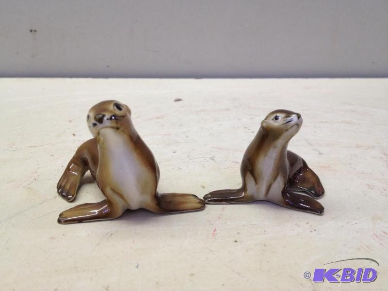 lot 66 image: Pair of Seal Figurines ...