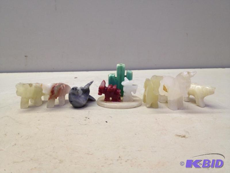 lot 69 image: Vintage Mexican Carved Oynx  Quartz Figurine...