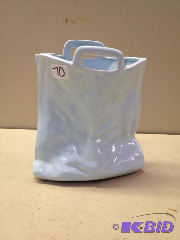 lot 70 image: Porcelain&nbspGift Bag  Napkin Holder ...