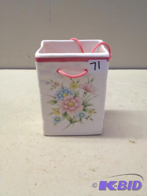 lot 71 image: Porcelain Gift Bag  Napkin Holder...