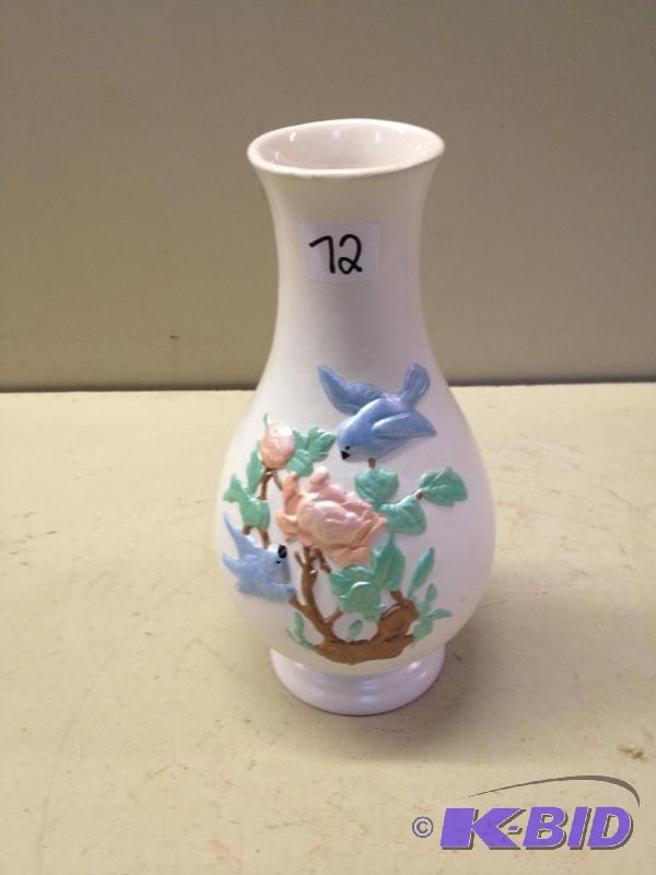 lot 72 image: Decorated Porcelain Vase...