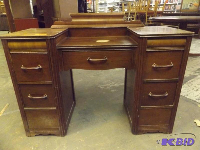 Vintage Dressing Vanity...