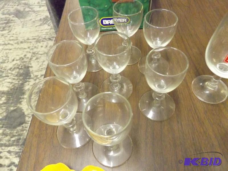 14 random glasses mugs and cups doce leaf can...