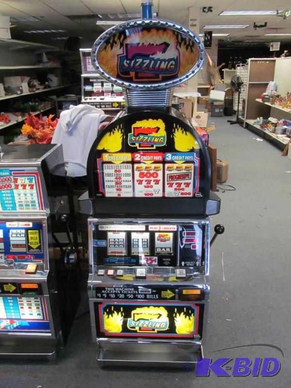 lot 1 image: 2003 IGT Sizzling 7 $.25 Slot Machine