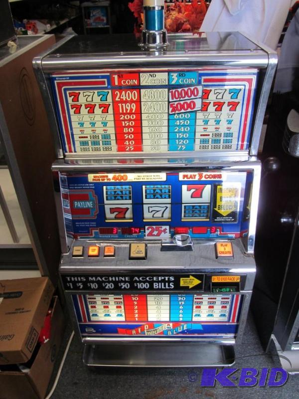 lot 2 image: 1996 IGT Red, White & Blue $.25 Slot Machine