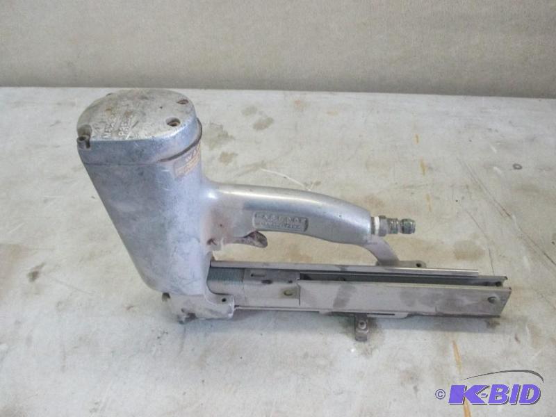 lot 20 image: Paslode Magum stapler...