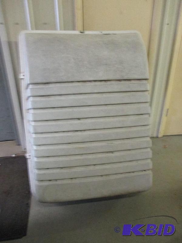 lot 37 image: Car top carrier...