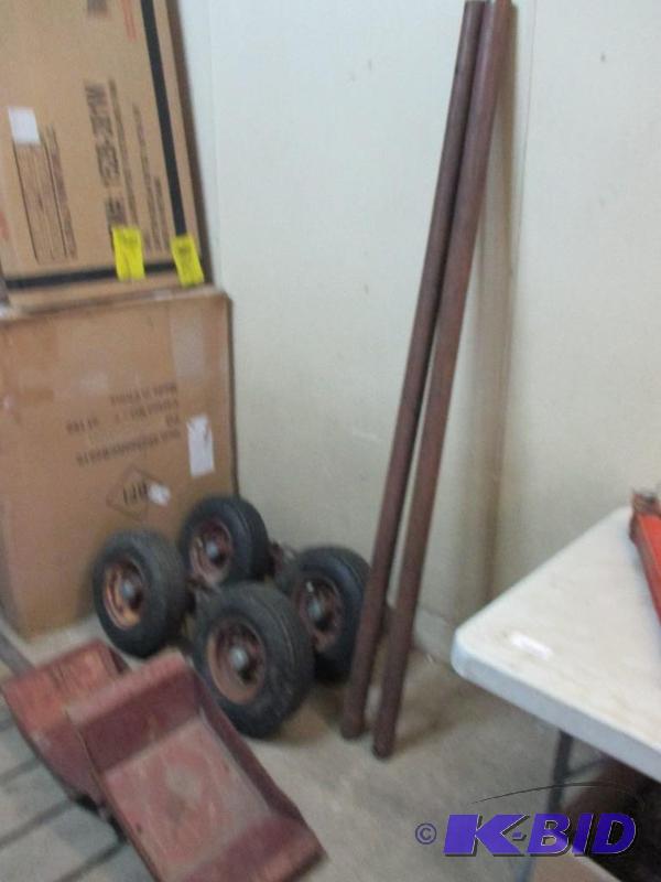 lot 41 image: Holmes Wrecker dolly set...