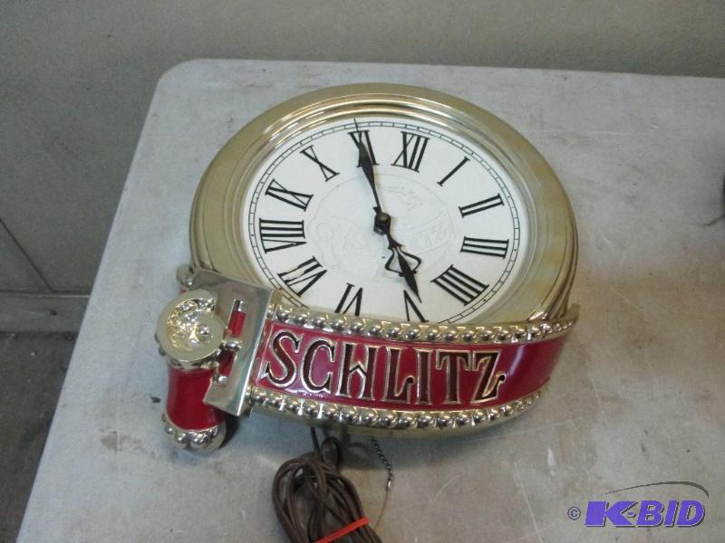 lot 59 image: Schlitz clock...