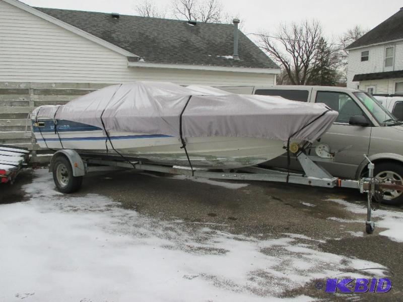 lot 6 image: 1987 Bayliner Boat, 18 long, Capri Model, OM...