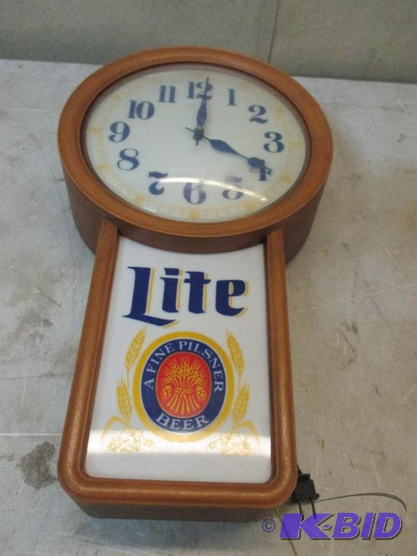 lot 60 image: Lite clock...