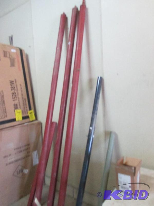 lot 98 image: Pile of support pole and extensions and screw...