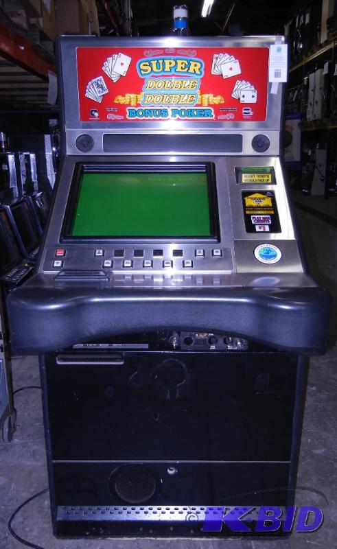 lot 1014 image: IGT I GAMEKING POKER & KENO SLANT TOP LCD VIDEO SLOT MACHINE