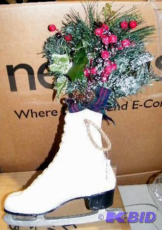 lot 85 image: Ice Skate Wall Hanging -&nbspNostalgic decor...