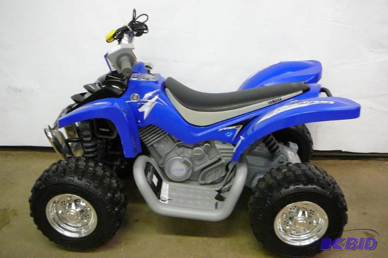 lot 4 image: Power Wheels Battery Powered Electric Kids Ya...