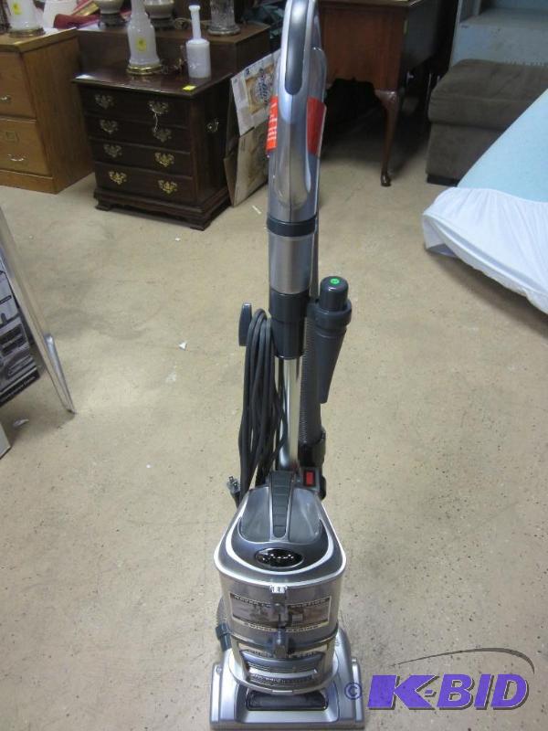 lot 00029 image: Shark Navigator Lift-Away Dlx.