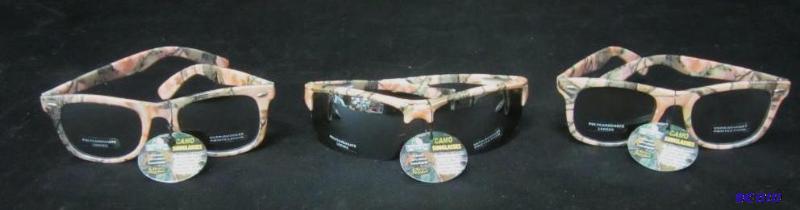 lot 00069 image: Pink Camo Sunglasses