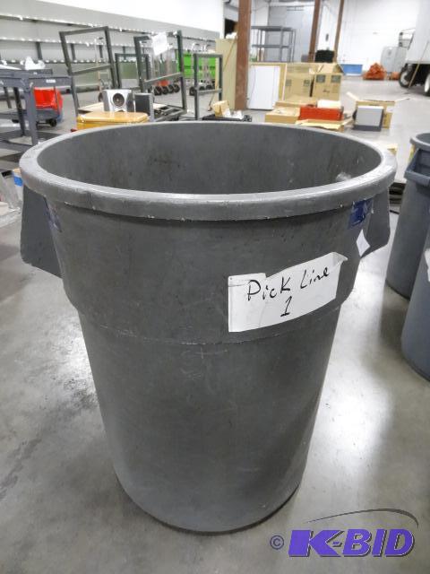 lot 202 image: 55 Gal. Rubbermaid Garbage Can. Crack on One ...