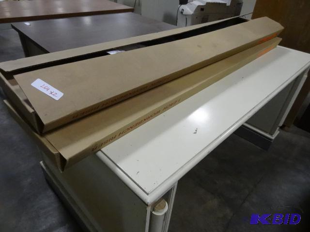 lot 264 image: Tennsco Side and Back Rails. Model SB-3060, S...