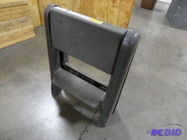 lot 339 image: Rubbermaid Step Stool...
