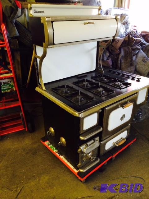 lot 3 image: 48 Classic Heartland Gas Range