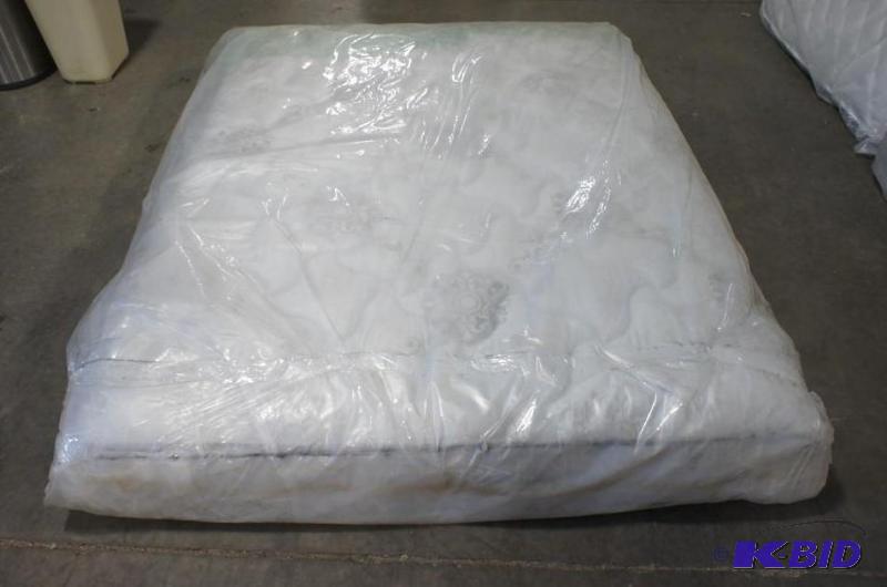 Sealy SeaGrove Plush Queen Mattress. MSRP $69...