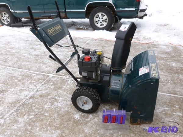 lot 1 image: Carftsman 524 gas snowblower with electric s...