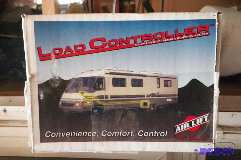lot 19 image: Air Lift Load Controller New in Box