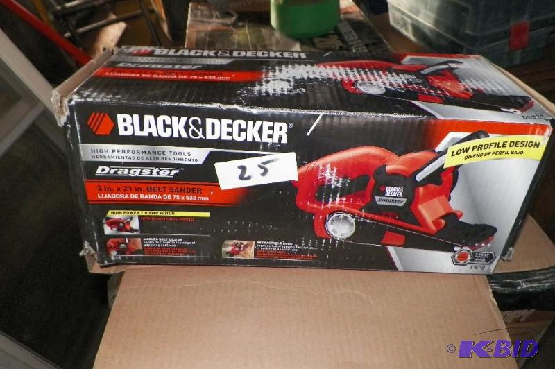 lot 22 image: Black & Decker 3 inch x 21 inch belt sander