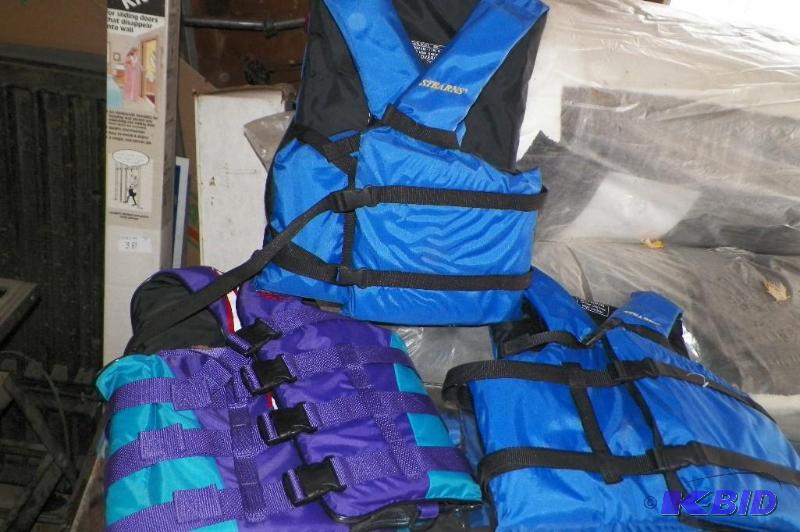 lot 37 image: 3 Life Vests