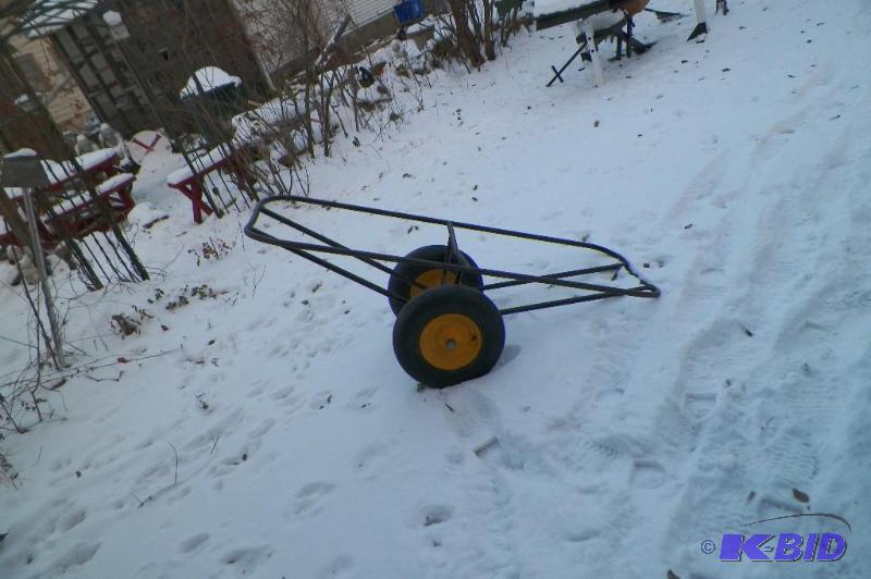 lot 7 image: Carpet Roll Cart
