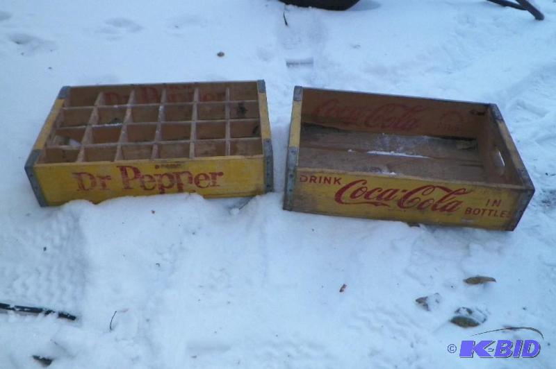 lot 70 image: Coke and Dr. Pepper Wood Case