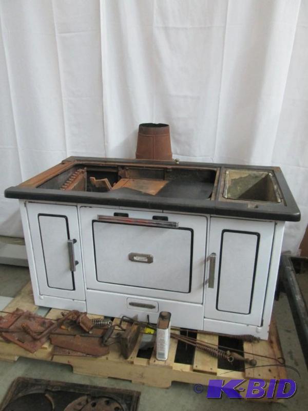 Round Oak Cook Stove