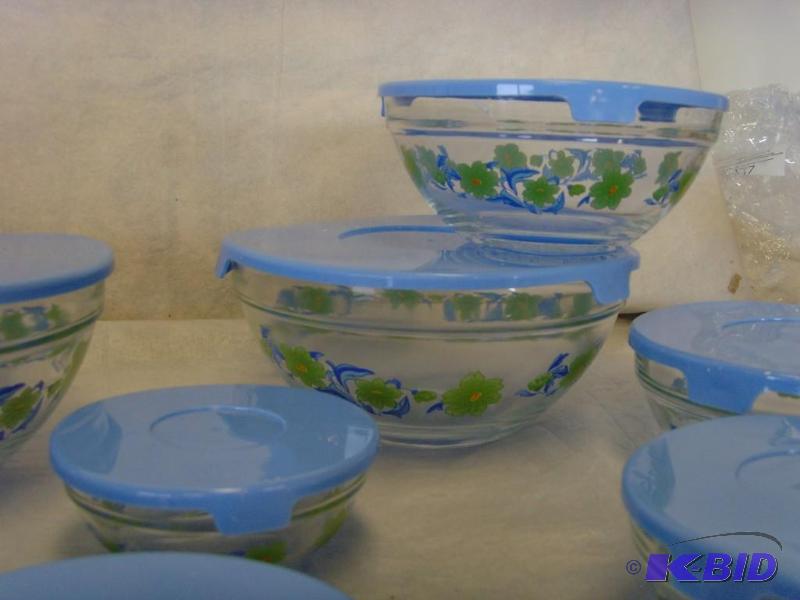 lot 114 image: 20 Piece Blue Green Glass Bowl Set