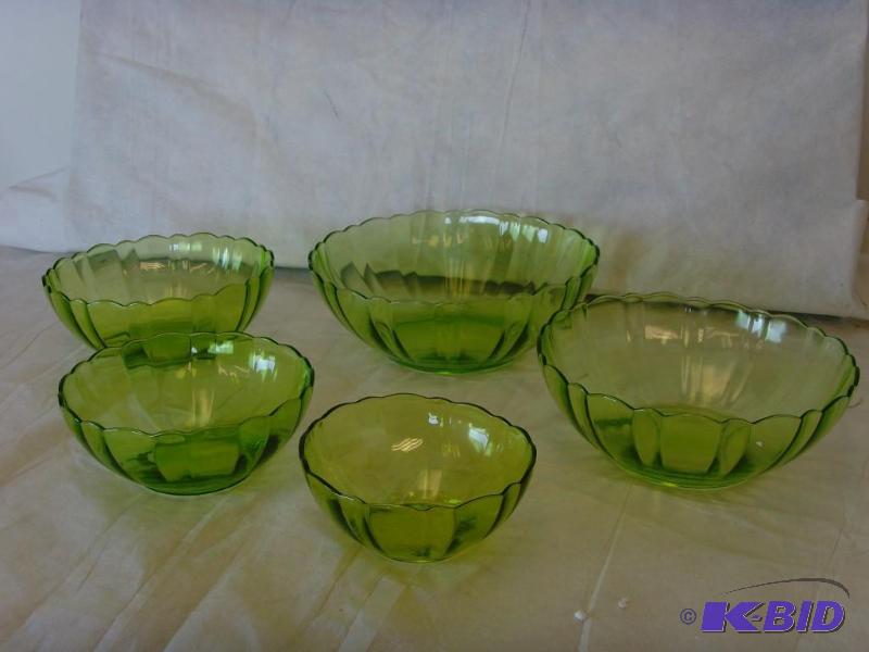 lot 136 image: 5 Piece Ruffled Glass Bowl Set