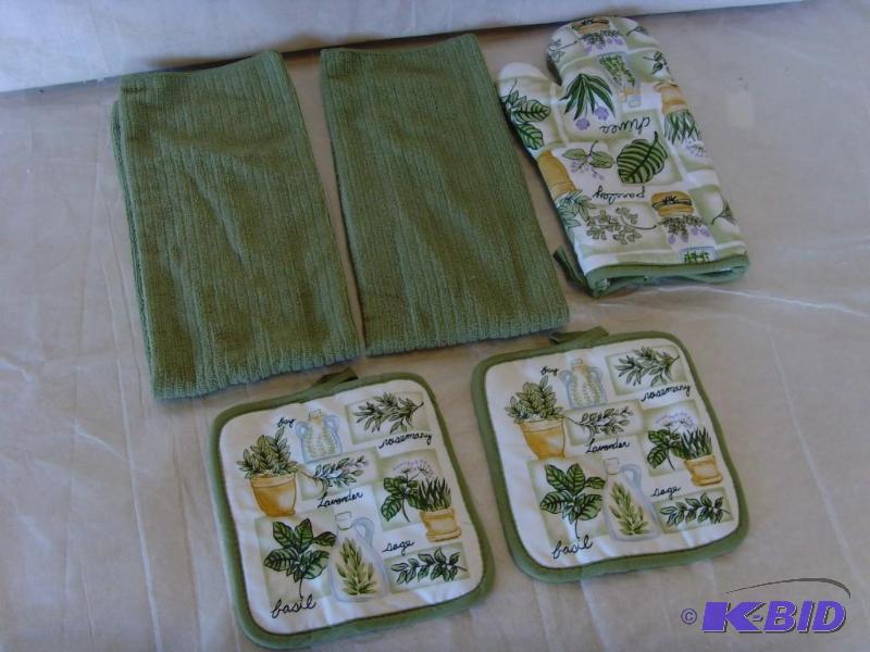 lot 141 image: 5 Piece Kitchen Textile Set