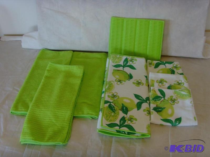 lot 146 image: 8 Piece Micro-Fiber Kitchen Set
