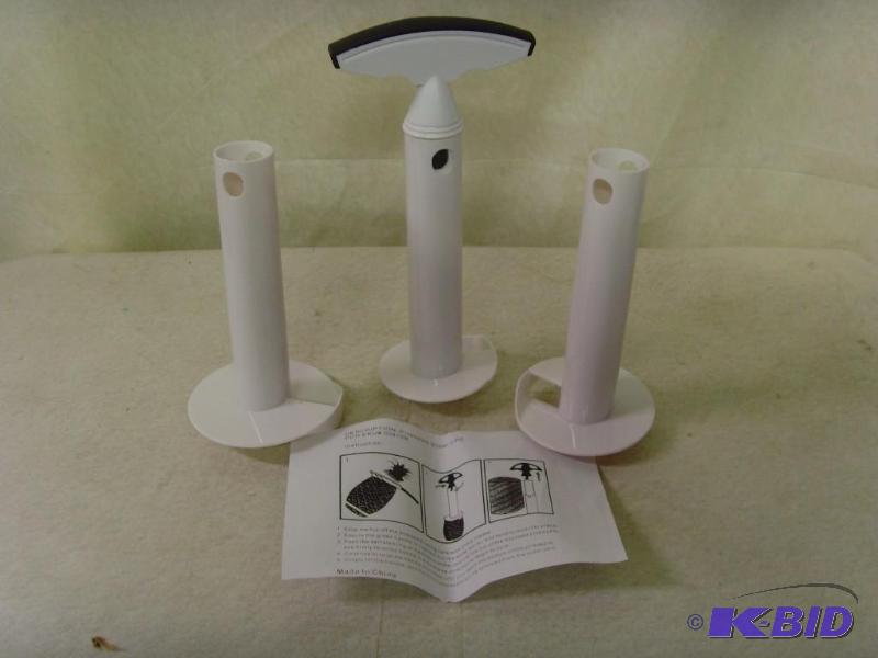 lot 2 image: 3 Piece Pineapple Slicer