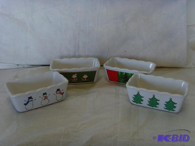 lot 57 image: Ceramic Holiday Mini Loaf Pans