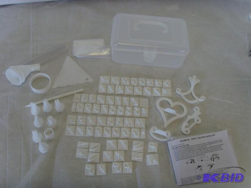 lot 61 image: 100 Piece Cake Decorating Set