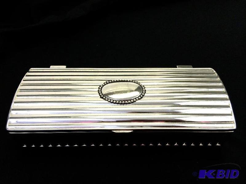 lot 12 image: Vintage Godenger Silver-plated jewelry case with costume pearl necklace.