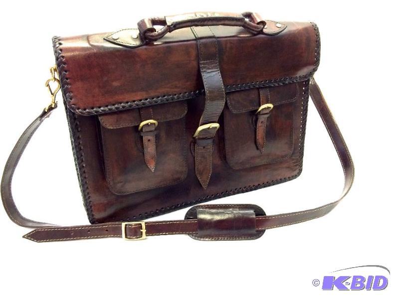 lot 15 image: 100% Italian Leather Vintage Mens Messenger Bag By Toni